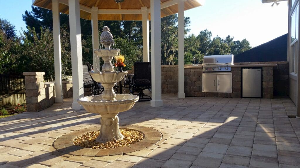 Hardscape Outdoor Kitchen and Dining